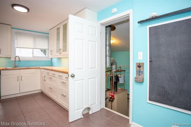 455 E Lewiston Avenue, Ferndale, MI 48220