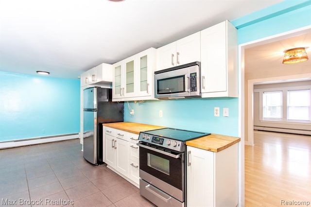 455 E Lewiston Avenue, Ferndale, MI 48220