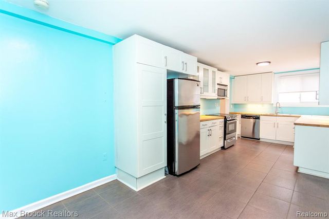 455 E Lewiston Avenue, Ferndale, MI 48220
