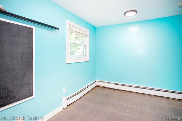 455 E Lewiston Avenue, Ferndale, MI 48220