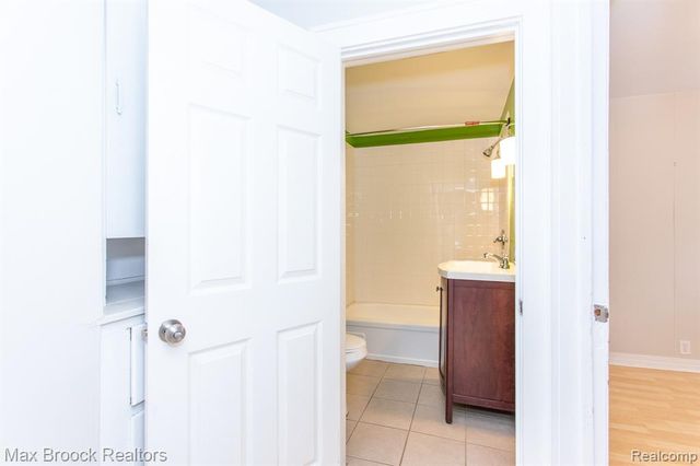 455 E Lewiston Avenue, Ferndale, MI 48220