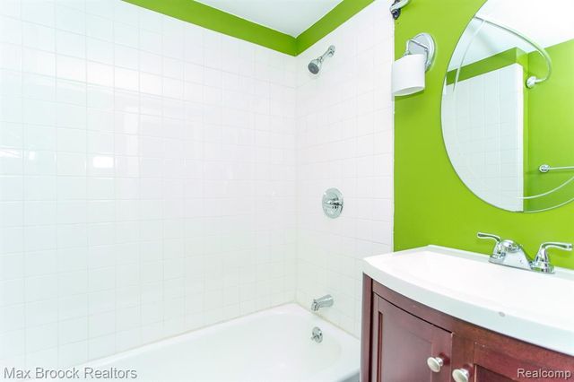455 E Lewiston Avenue, Ferndale, MI 48220