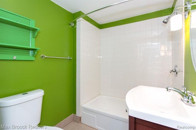 455 E Lewiston Avenue, Ferndale, MI 48220
