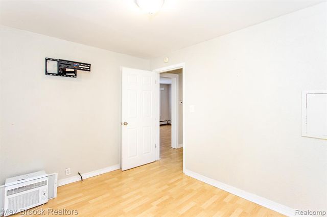 455 E Lewiston Avenue, Ferndale, MI 48220