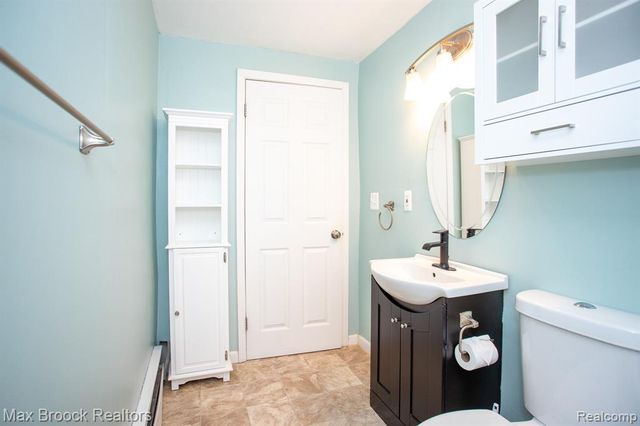 455 E Lewiston Avenue, Ferndale, MI 48220