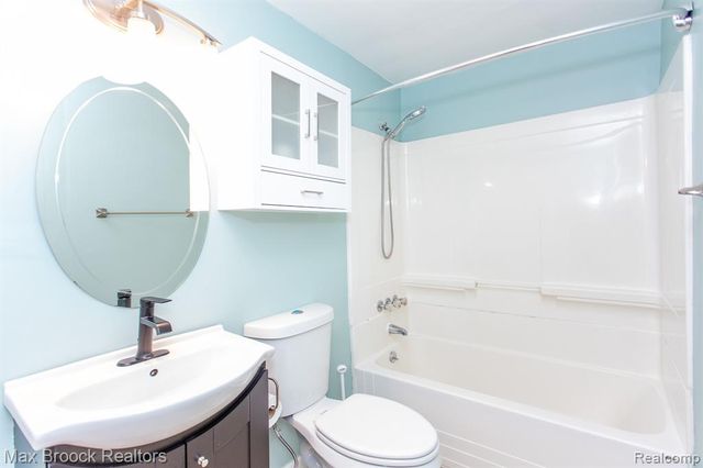 455 E Lewiston Avenue, Ferndale, MI 48220