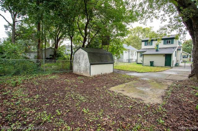455 E Lewiston Avenue, Ferndale, MI 48220