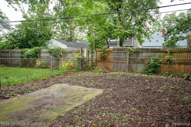 455 E Lewiston Avenue, Ferndale, MI 48220