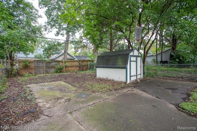 455 E Lewiston Avenue, Ferndale, MI 48220