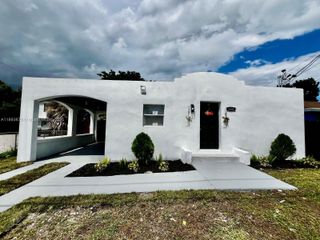 1601 NW 50th St 1, Miami, FL 33142