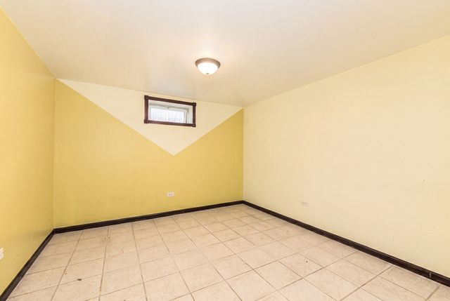 2950 Briarwood Drive W, Mount Prospect, IL 60056
