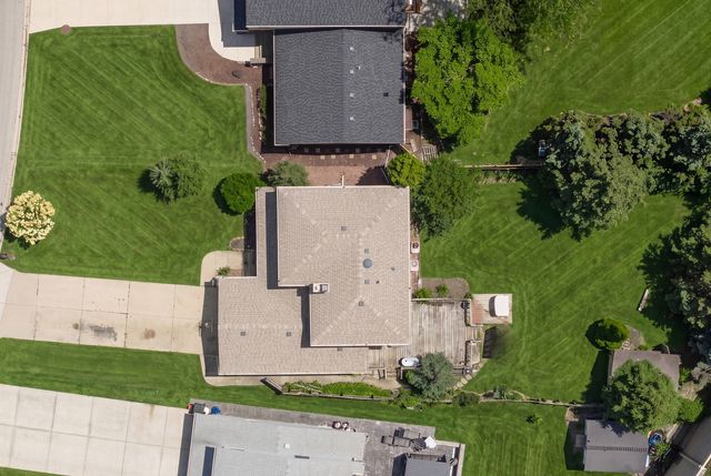 2950 Briarwood Drive W, Mount Prospect, IL 60056