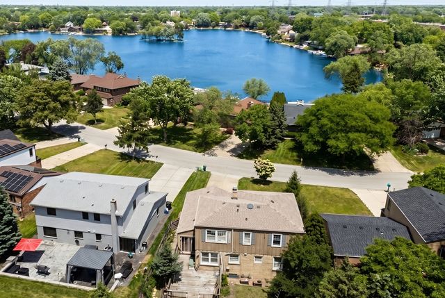 2950 Briarwood Drive W, Mount Prospect, IL 60056