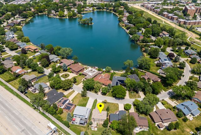 2950 Briarwood Drive W, Mount Prospect, IL 60056