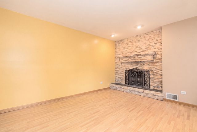2950 Briarwood Drive W, Mount Prospect, IL 60056