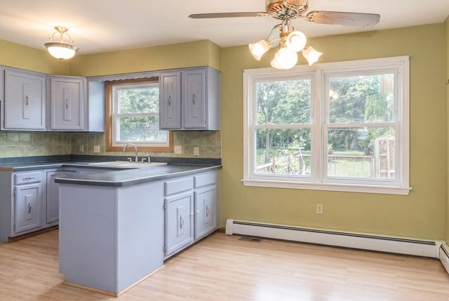 2950 Briarwood Drive W, Mount Prospect, IL 60056