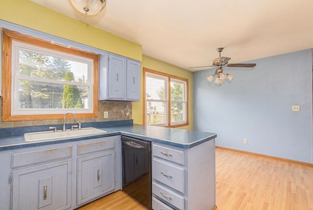 2950 Briarwood Drive W, Mount Prospect, IL 60056