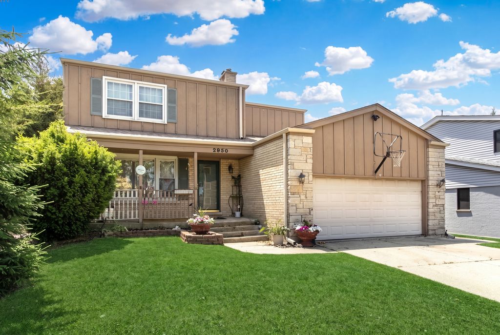 2950 Briarwood Drive W, Mount Prospect, IL 60056
