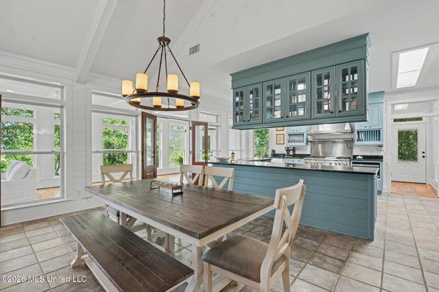 5526 Lancaster Lane, Pass Christian, MS 39571