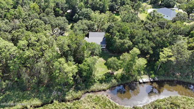 5526 Lancaster Lane, Pass Christian, MS 39571