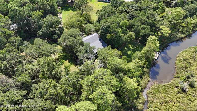 5526 Lancaster Lane, Pass Christian, MS 39571