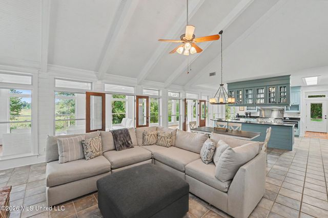 5526 Lancaster Lane, Pass Christian, MS 39571
