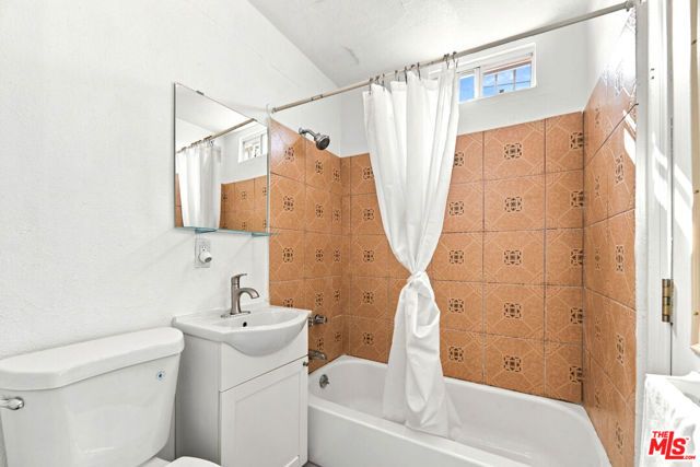2050 Claudina Avenue, Los Angeles, CA 90016