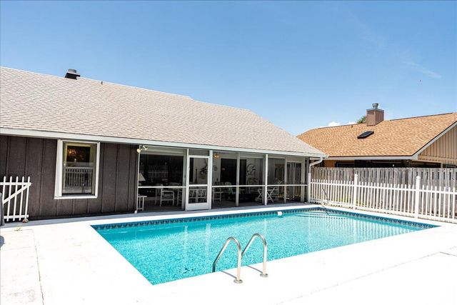 901 Sandy Oaks Drive, Jupiter, FL 33477