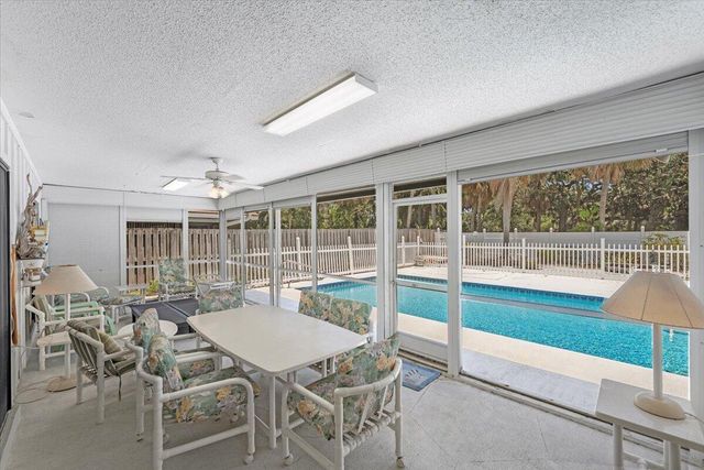 901 Sandy Oaks Drive, Jupiter, FL 33477