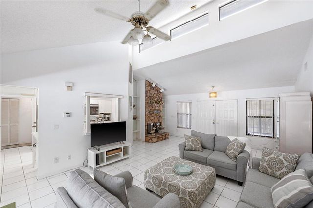 901 Sandy Oaks Drive, Jupiter, FL 33477