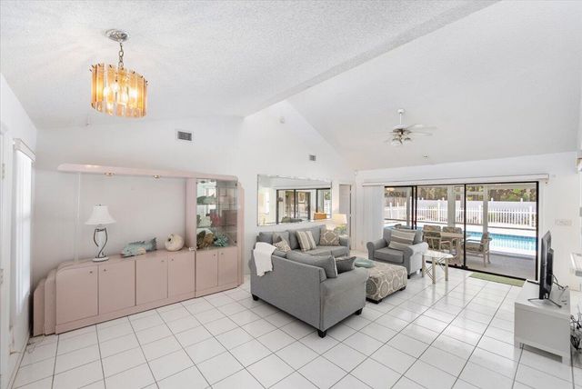 901 Sandy Oaks Drive, Jupiter, FL 33477