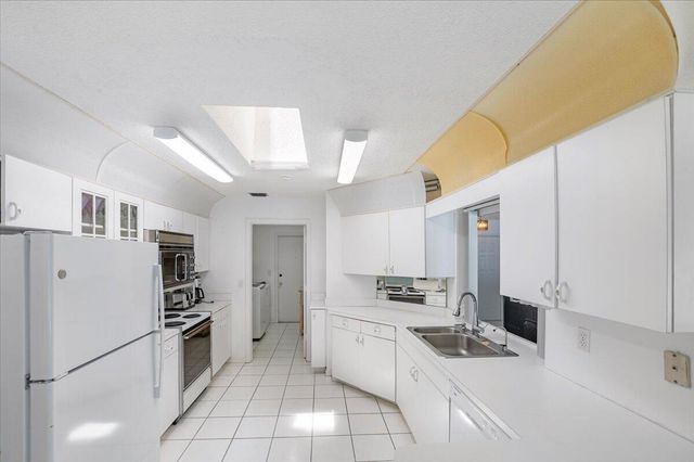 901 Sandy Oaks Drive, Jupiter, FL 33477