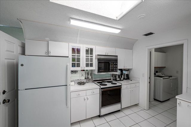 901 Sandy Oaks Drive, Jupiter, FL 33477