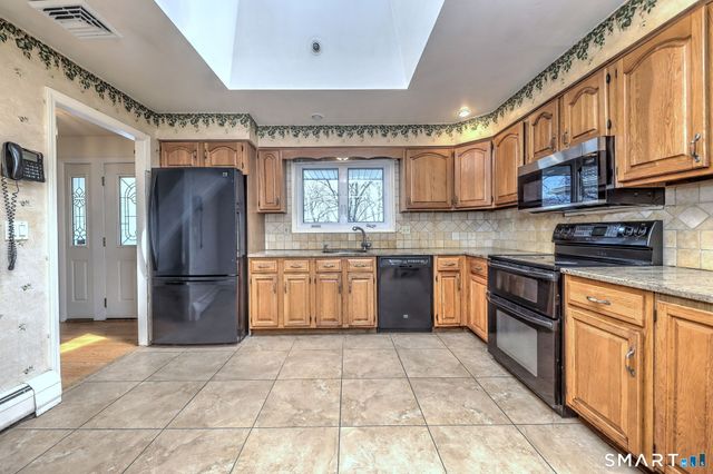 28 Grandview Drive, Trumbull, CT 06611