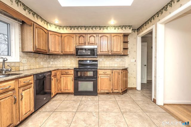 28 Grandview Drive, Trumbull, CT 06611