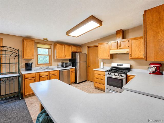 13129 Evelyn Court, Belleville, MI 48111