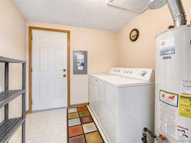 13129 Evelyn Court, Belleville, MI 48111
