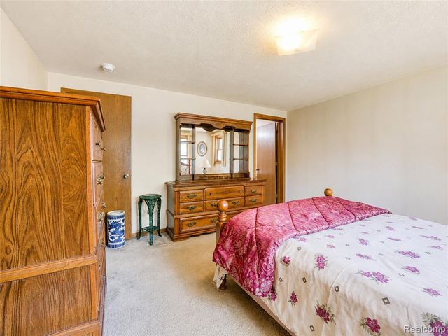 13129 Evelyn Court, Belleville, MI 48111