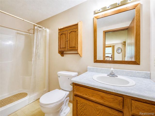 13129 Evelyn Court, Belleville, MI 48111