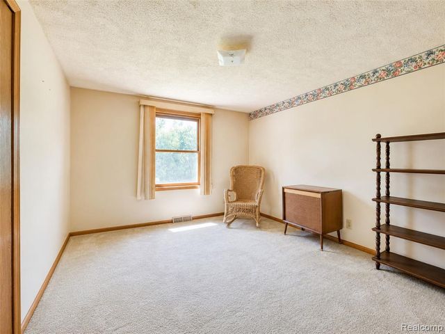 13129 Evelyn Court, Belleville, MI 48111