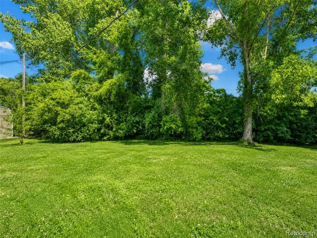 13129 Evelyn Court, Belleville, MI 48111