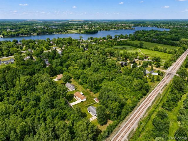 13129 Evelyn Court, Belleville, MI 48111