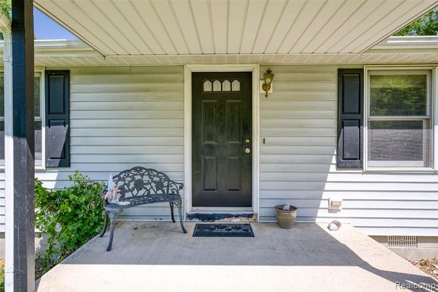 13129 Evelyn Court, Belleville, MI 48111