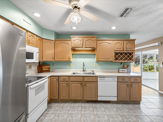 4135 COTTON TAIL DRIVE, New Port Richey, FL 34653