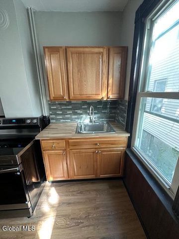945 Broadway 1, Rensselaer, NY 12144