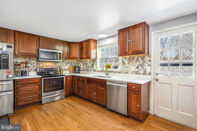 19105 N PIKE CREEK PL, Montgomery Village, MD 20886