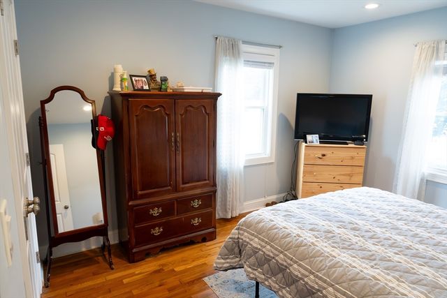 64 Wales St 2, Abington, MA 02351