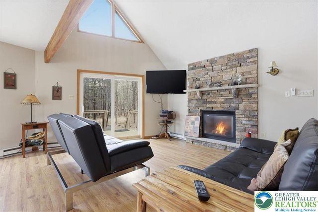 48 Hunt Trail, Penn Forest Twp, PA 18210