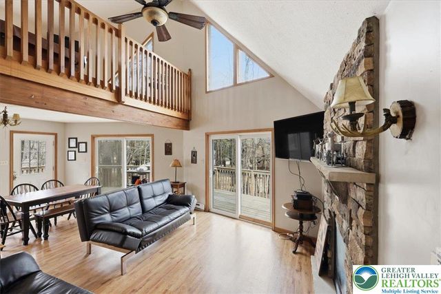 48 Hunt Trail, Penn Forest Twp, PA 18210