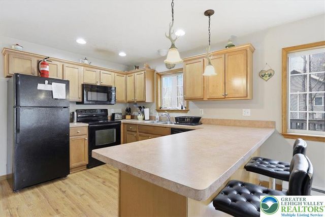 48 Hunt Trail, Penn Forest Twp, PA 18210